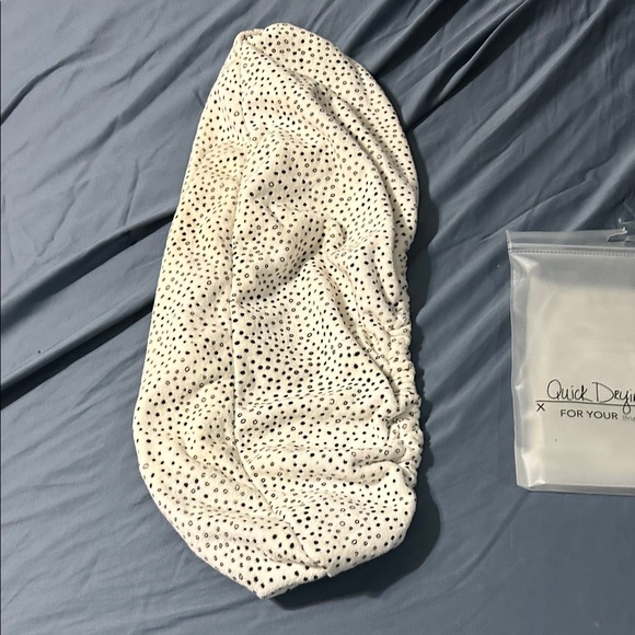 Kitsch Soft Cream Hair Towel - Picture 7 of 8